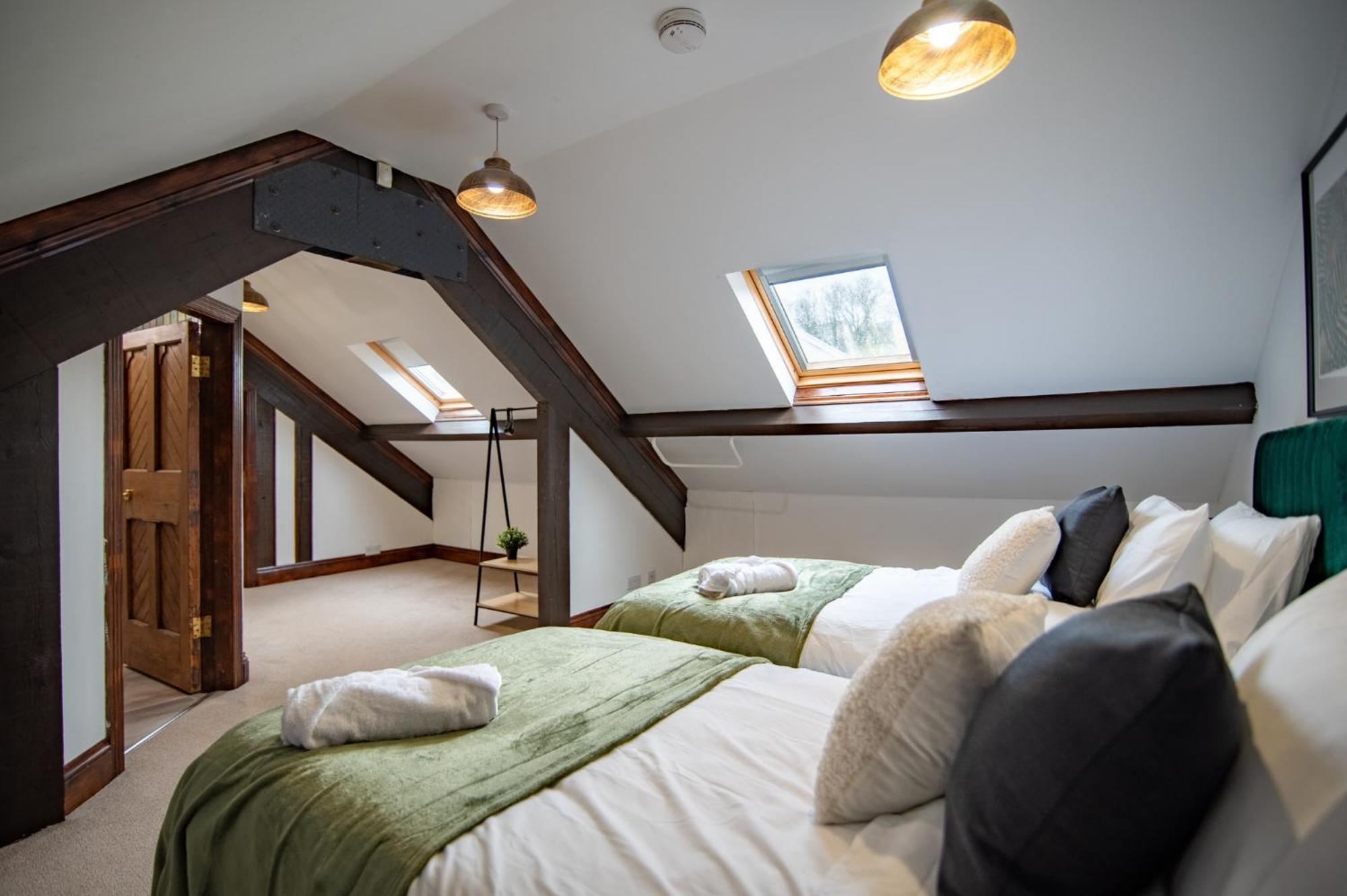 Madison House - Converted Church 5 Bed Pontypool Buitenkant foto