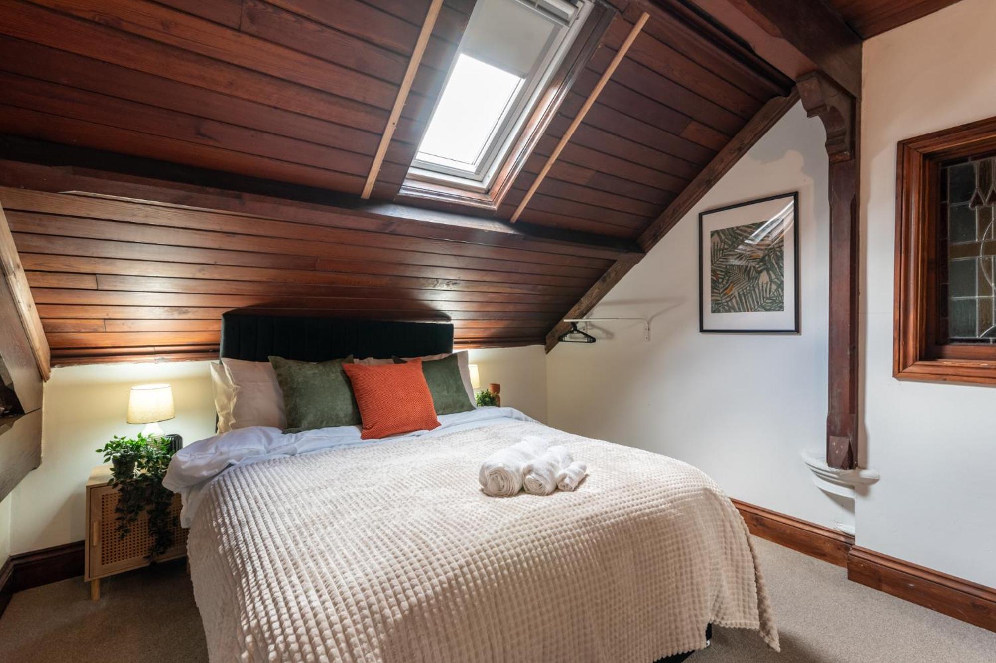 Madison House - Converted Church 5 Bed Pontypool Buitenkant foto