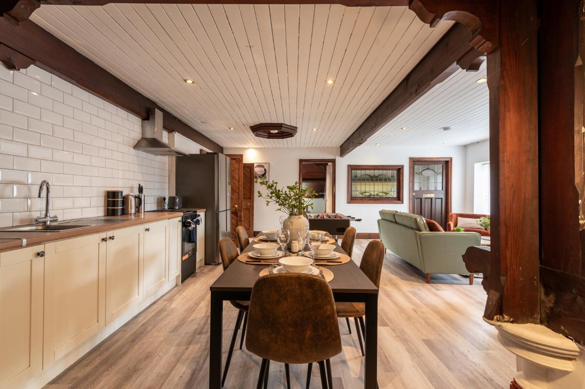 Madison House - Converted Church 5 Bed Pontypool Buitenkant foto