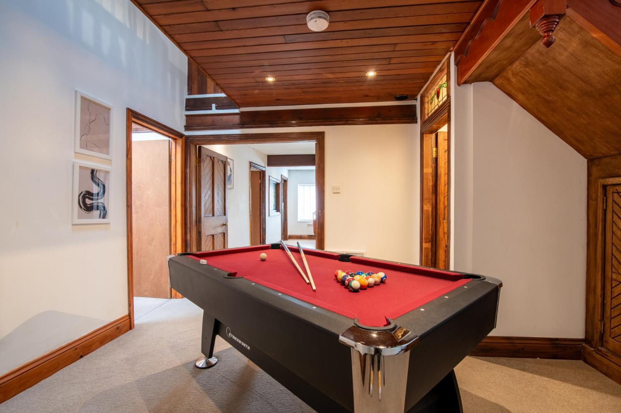 Madison House - Converted Church 5 Bed Pontypool Buitenkant foto