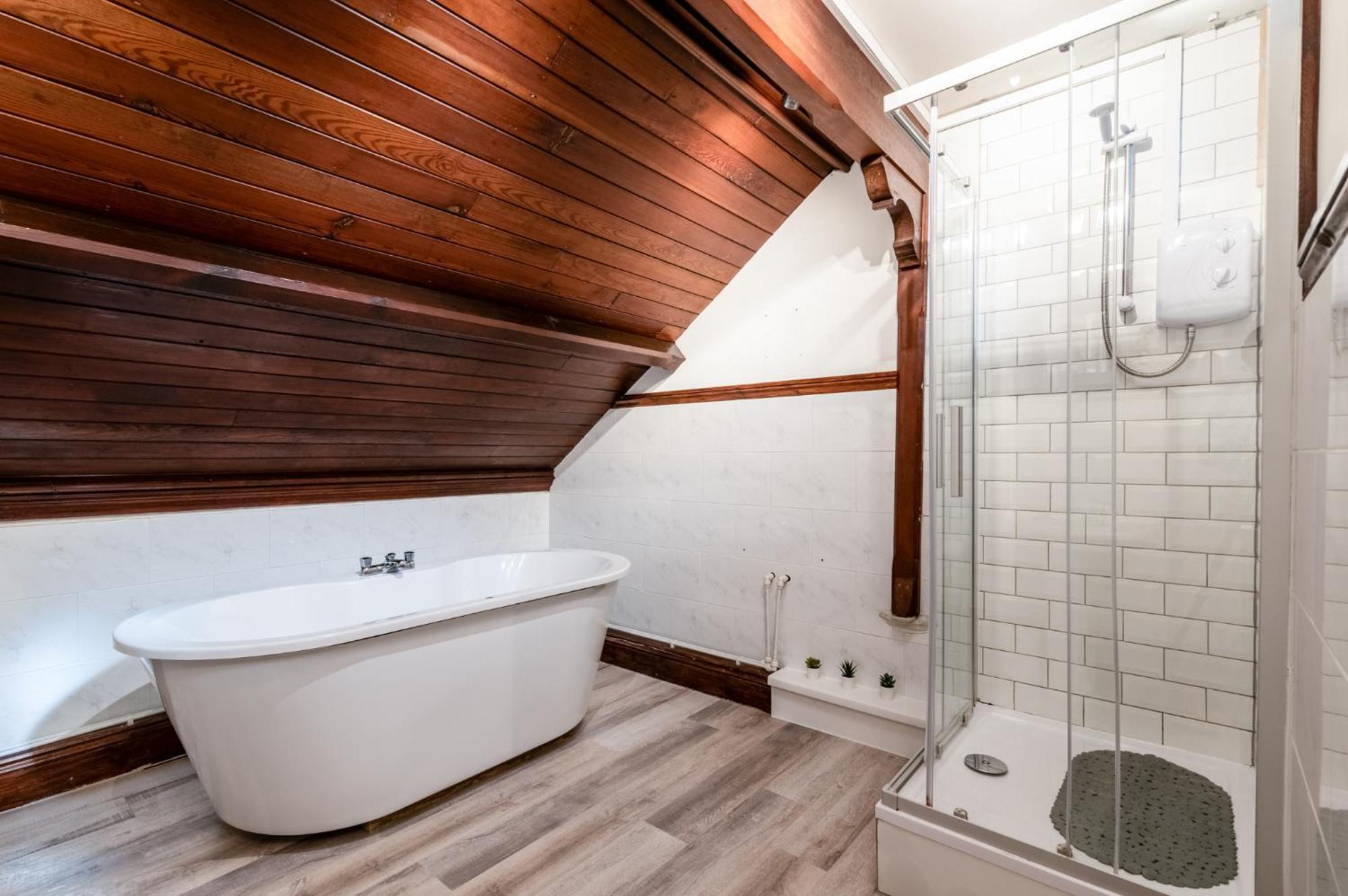 Madison House - Converted Church 5 Bed Pontypool Buitenkant foto