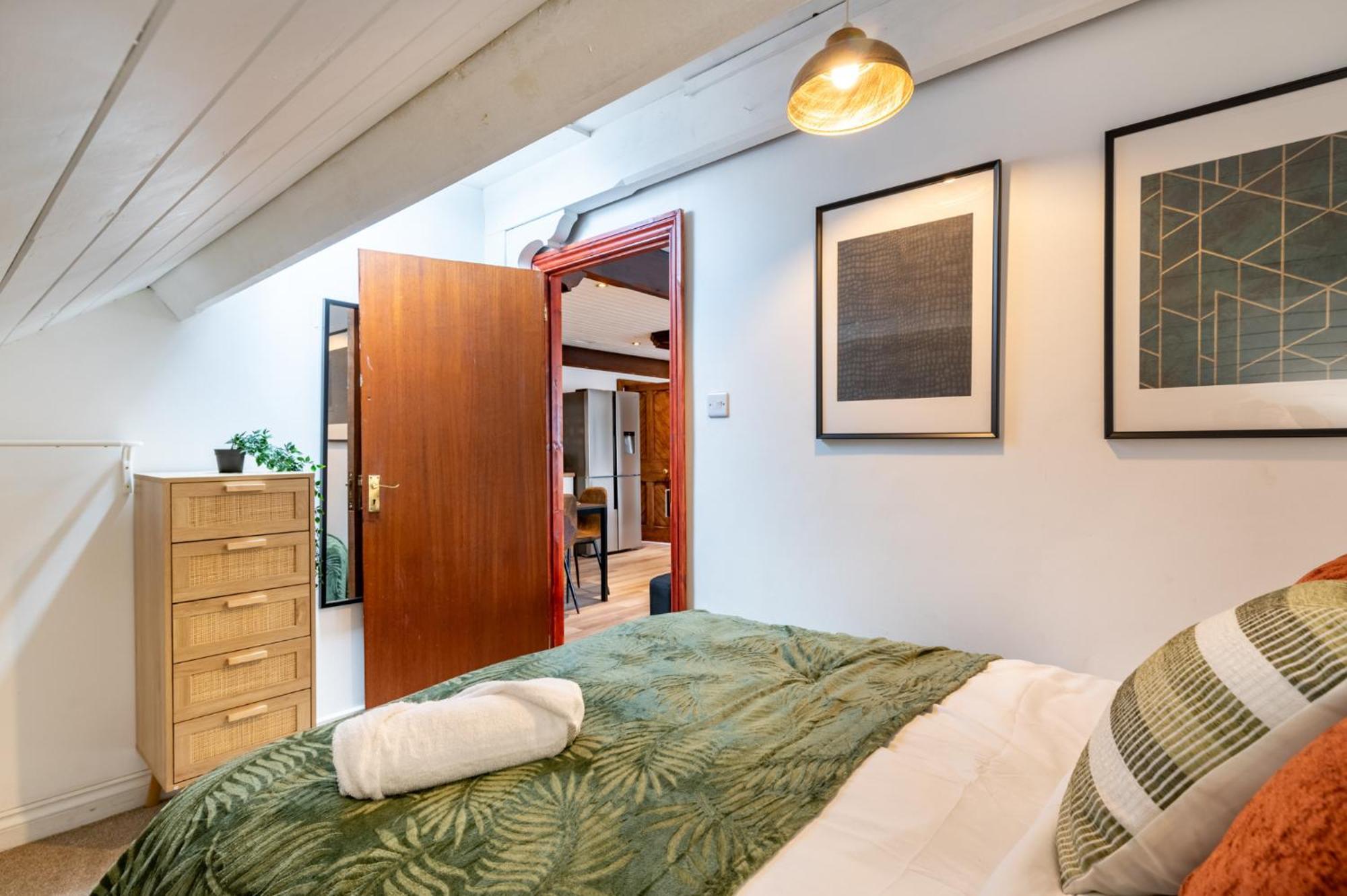 Madison House - Converted Church 5 Bed Pontypool Buitenkant foto