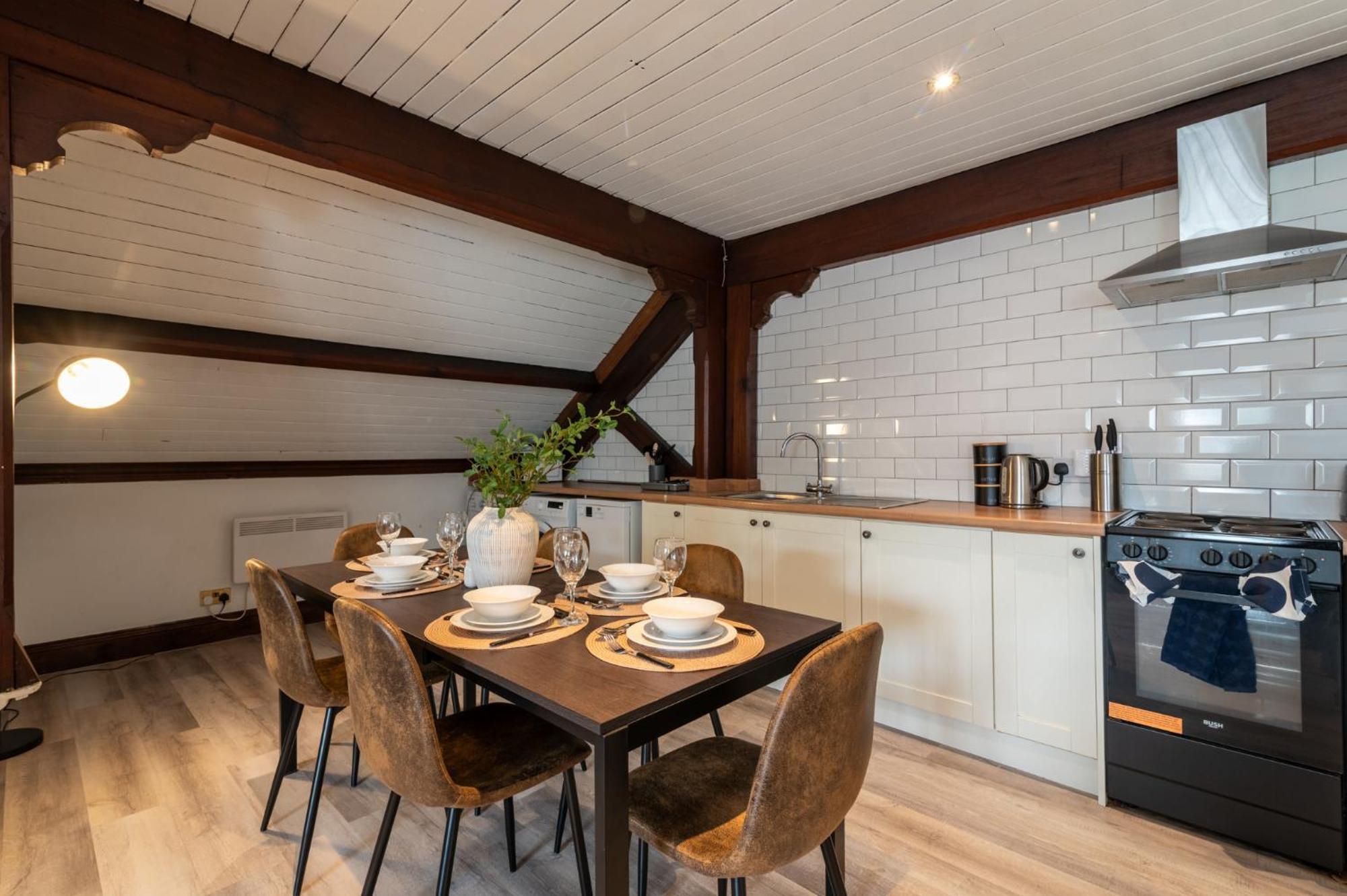 Madison House - Converted Church 5 Bed Pontypool Buitenkant foto