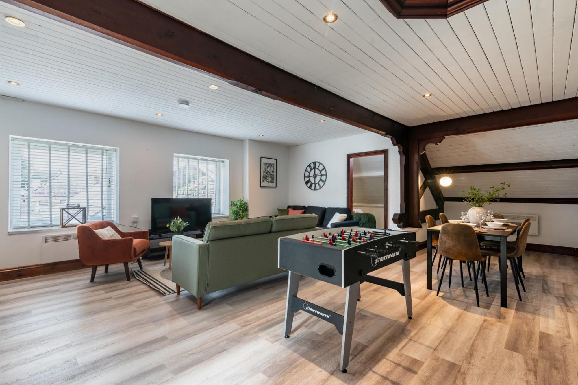 Madison House - Converted Church 5 Bed Pontypool Buitenkant foto