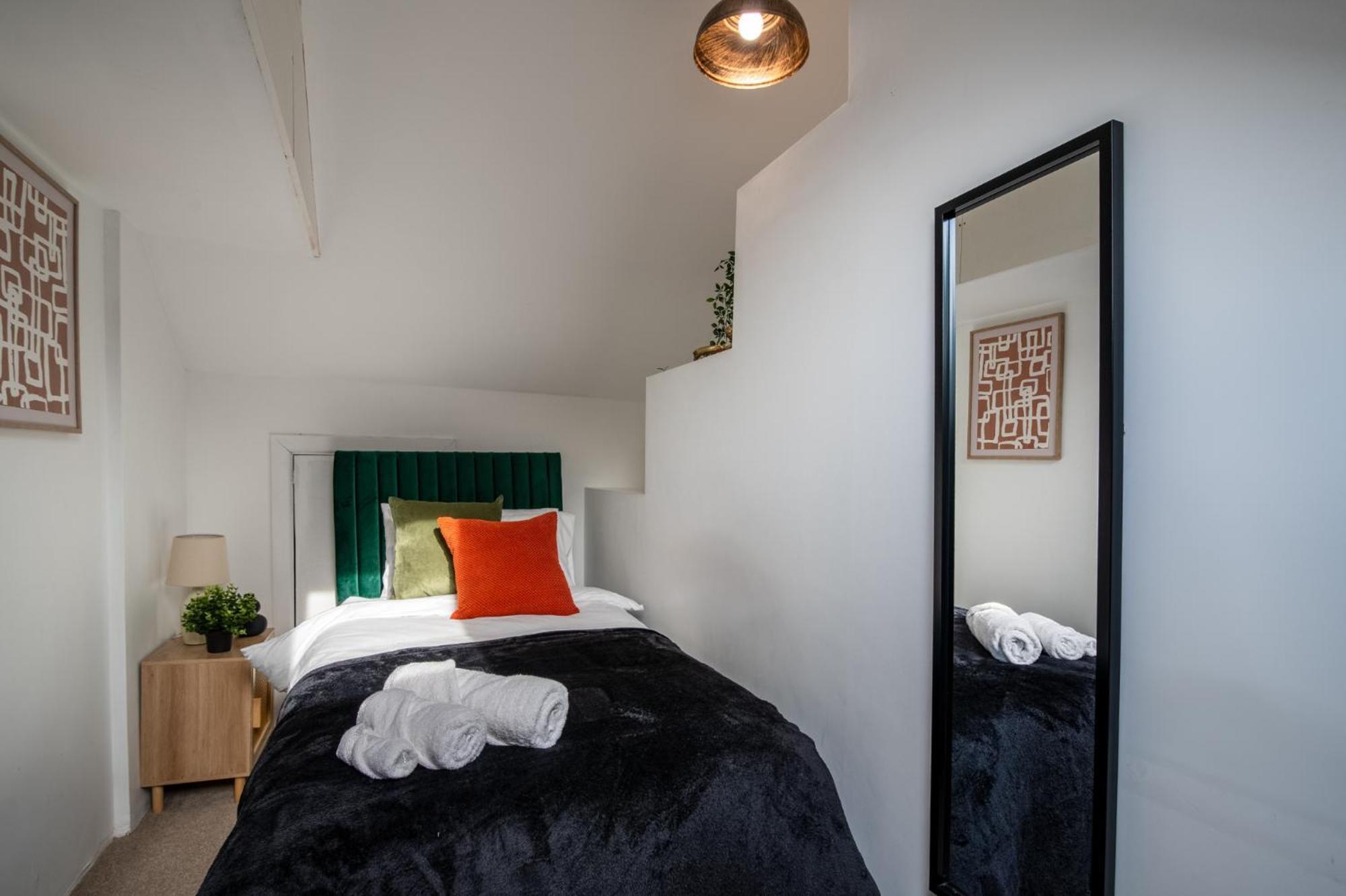 Madison House - Converted Church 5 Bed Pontypool Buitenkant foto