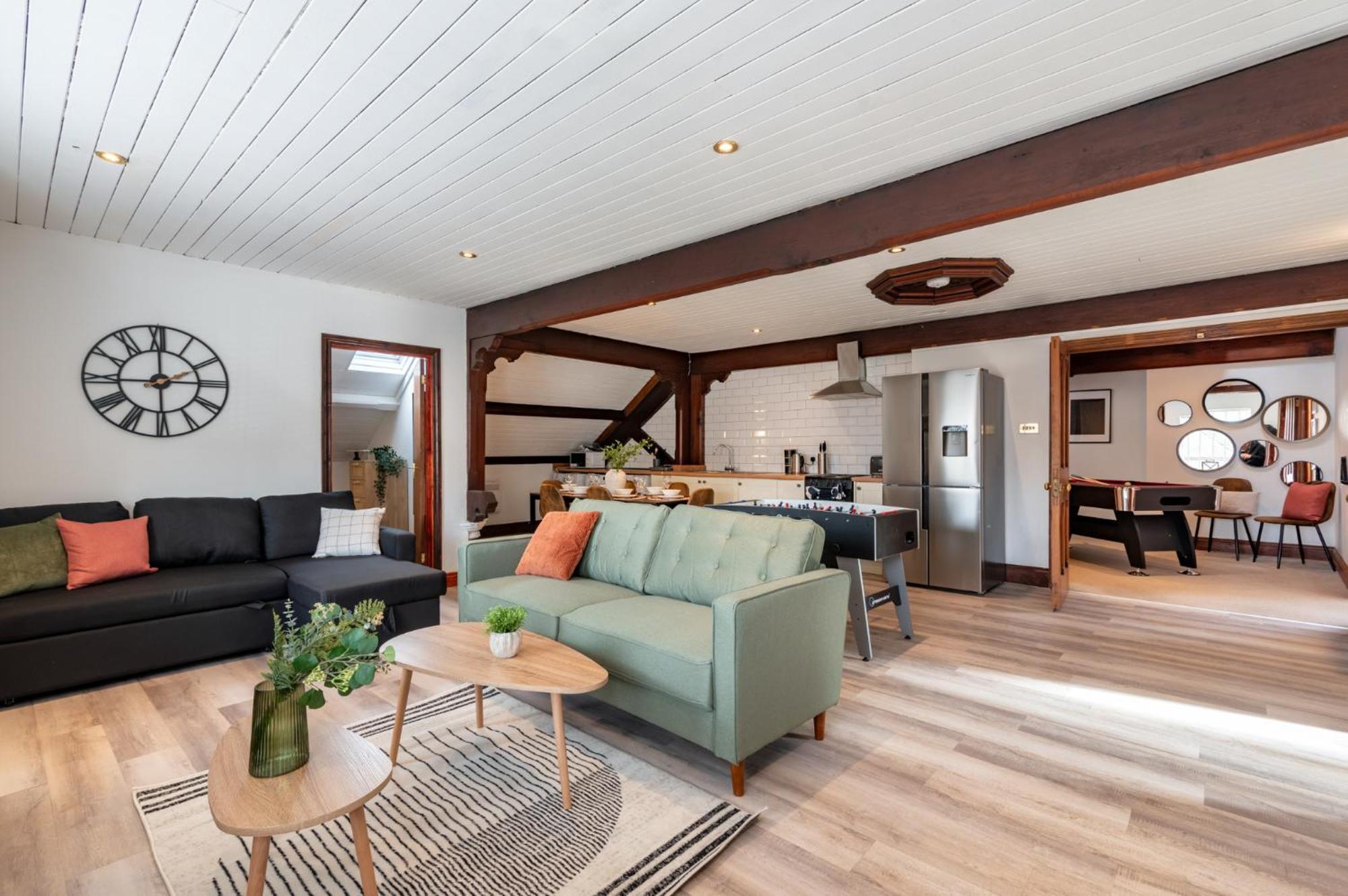 Madison House - Converted Church 5 Bed Pontypool Buitenkant foto